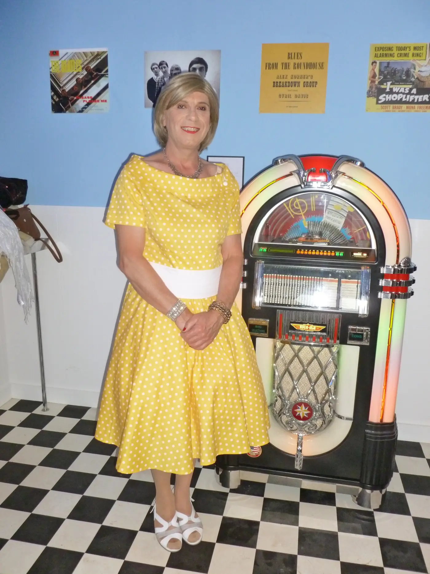 picture of julie miller dismissing the concept of cross dressing